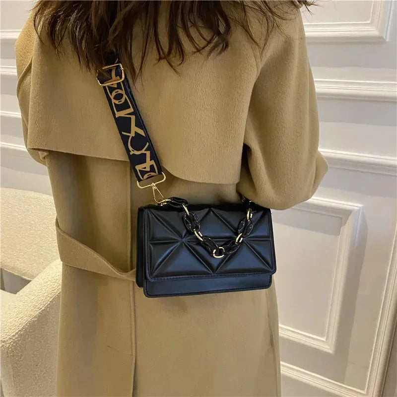 2026 New WOMEN'S Bags Korean Version of the Lingge Chain Shoulder Bag Solid Color Messenger Small Square Bag