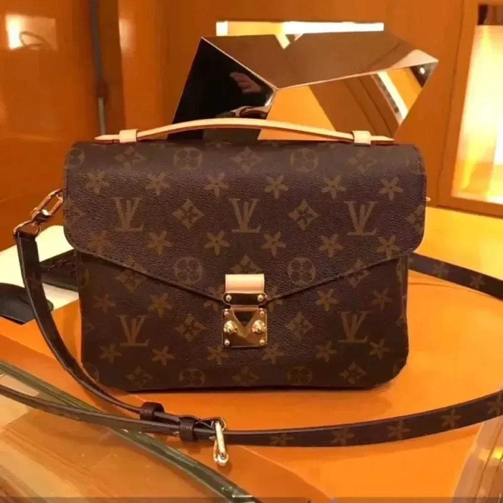 Top Designer Handbag Shoulder Chain Bag Clutch Fap Totes Bags Waet Check Veour Thread C Purse Doube Letters Soid Hasp Waist Square