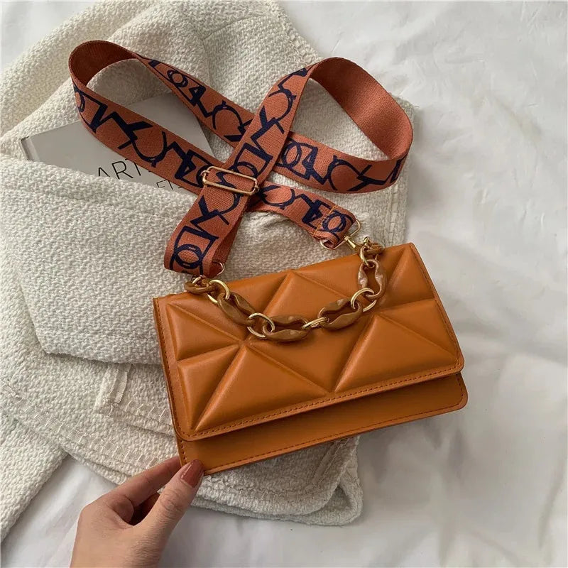 2026 New WOMEN'S Bags Korean Version of the Lingge Chain Shoulder Bag Solid Color Messenger Small Square Bag