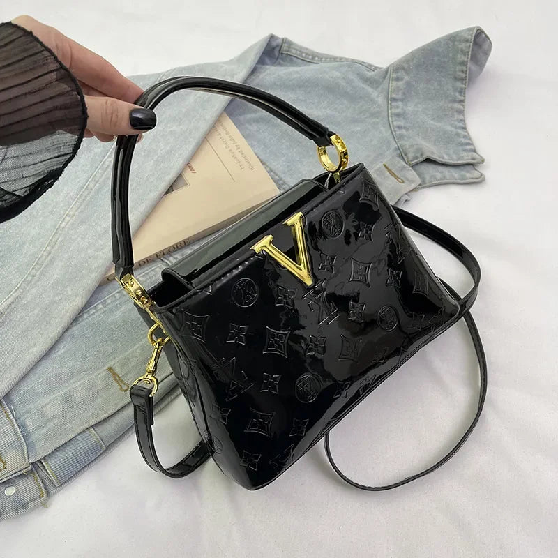 2025 Designer Hottest Shell Fashion Versatile Glossy High Quality Women Shoulder Crossbody Bag Available in Red Black and More