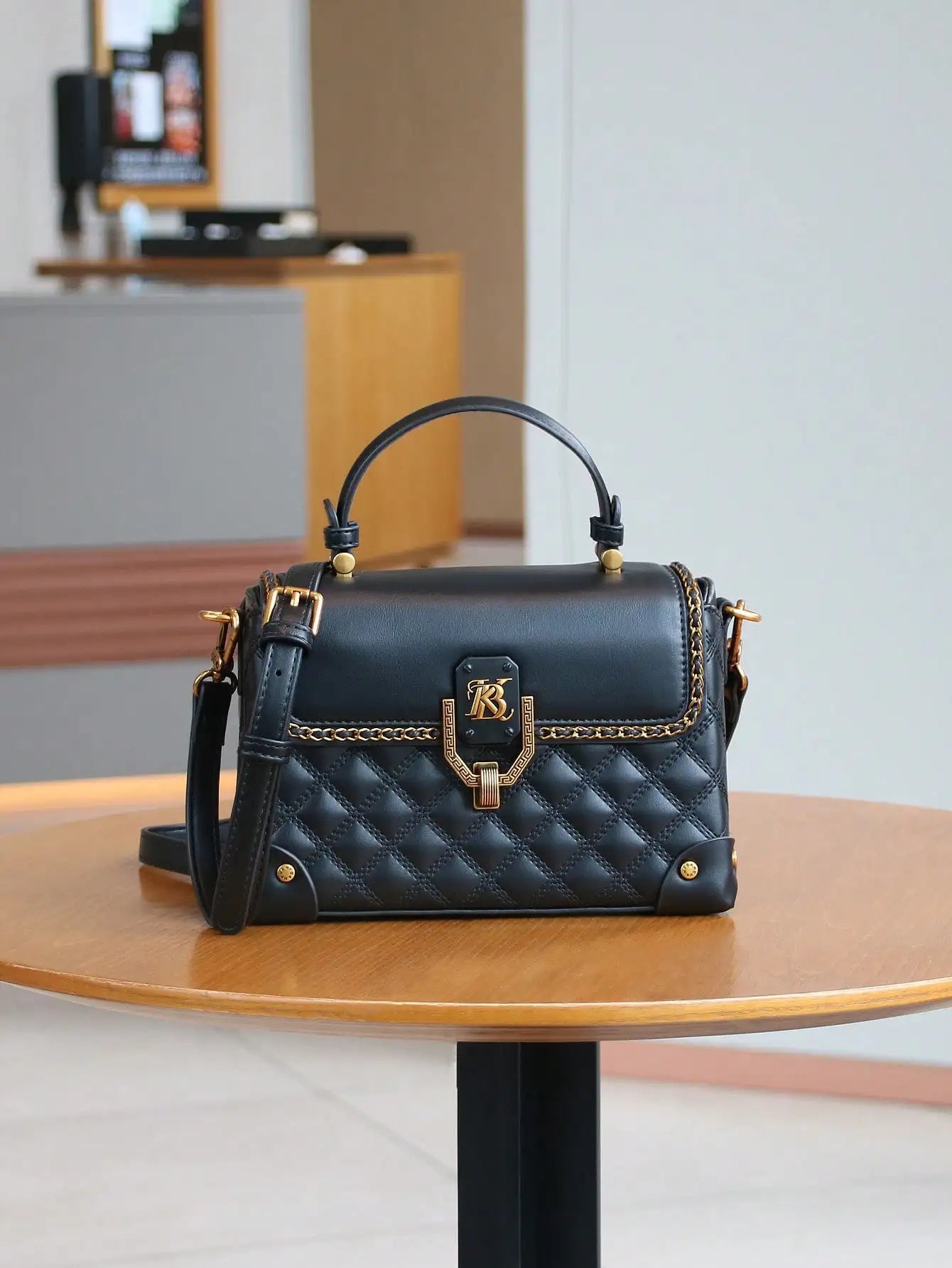 2026 fashion new handbag high quality light luxury niche design high sense heavy industry leather rhombic foreign style small ba